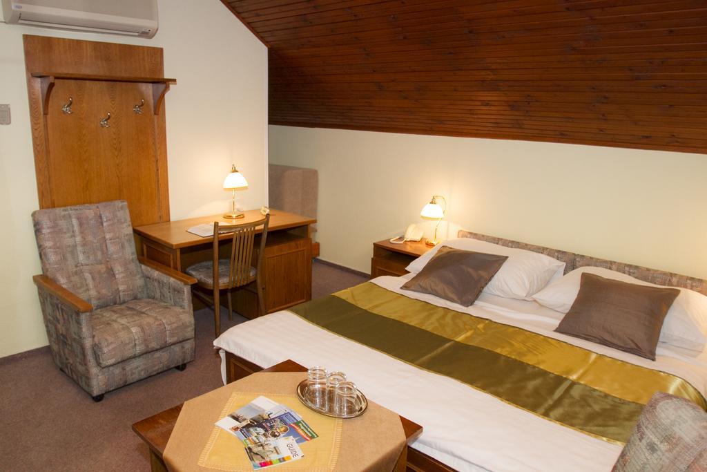 Hotel Molnar บูดาเปสต์ ภายนอก รูปภาพ
