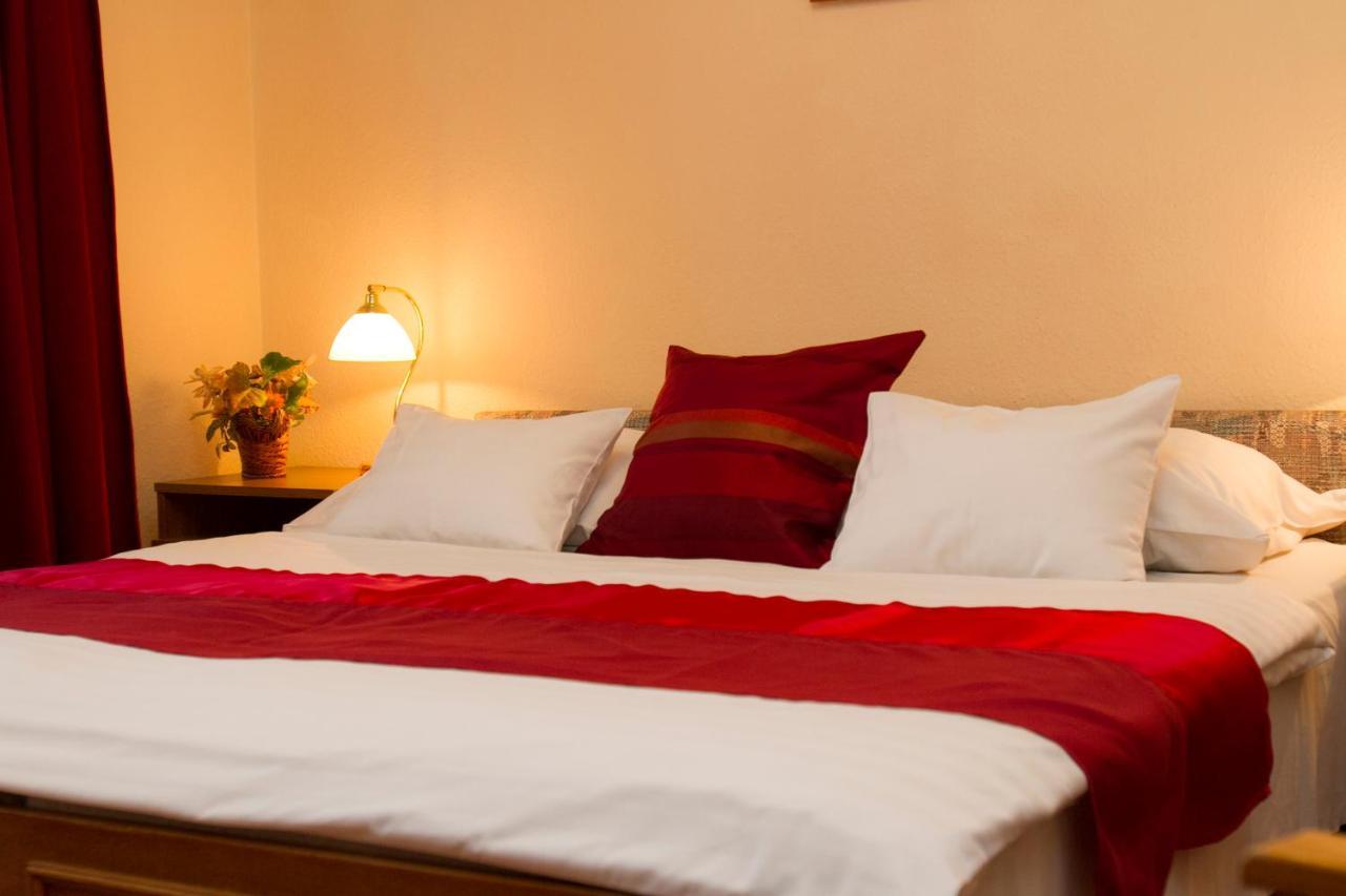 Hotel Molnar บูดาเปสต์ ภายนอก รูปภาพ